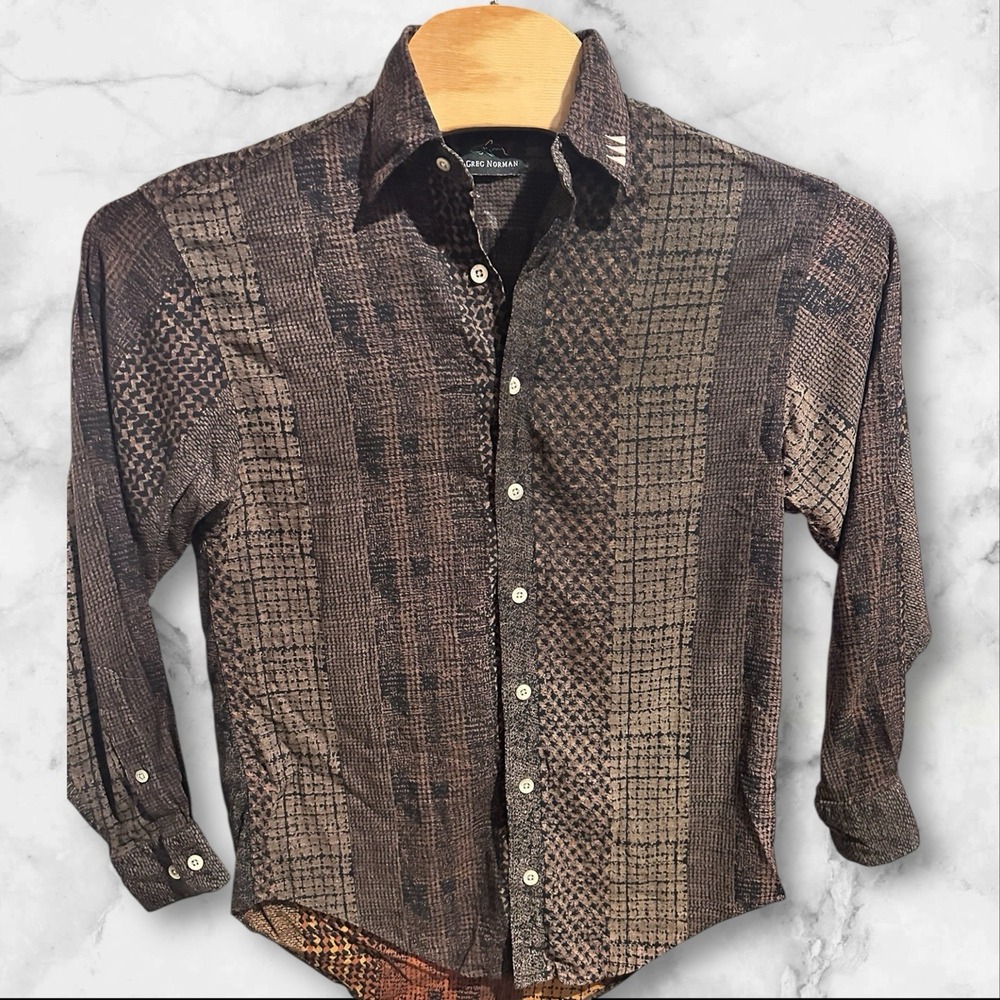Greg Norman long-sleeve button-down shirt aninmal print Men's Size‎ Small